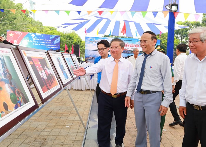 Tuần lễ trưng bày ảnh “Luật gia Việt Nam với biển đảo quê hương” tại Cần Thơ - Anh 3