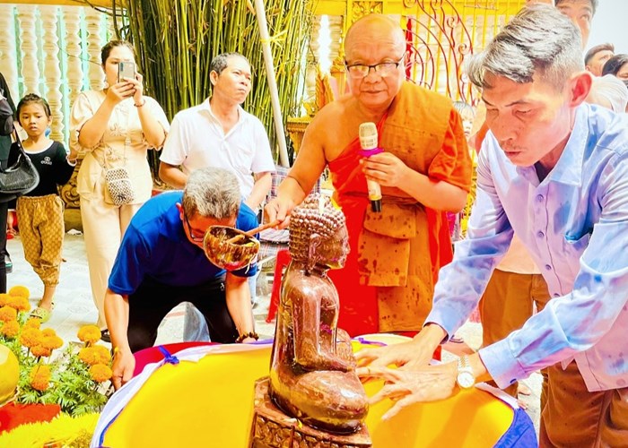 Đồng bào Khmer Cần Thơ đón Tết Chôl Chnăm Thmây vui tươi, phấn khởi - Anh 1