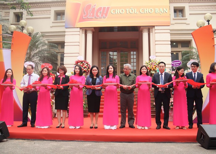 Ngày Sách và Văn hóa đọc Việt Nam năm 2023: Sách cho tôi, cho bạn - Anh 2