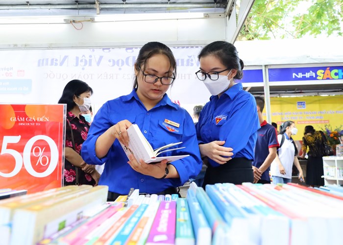 Triển lãm sách chuyên đề “Cần Thơ với bản sắc văn hóa sông nước vùng ĐBSCL