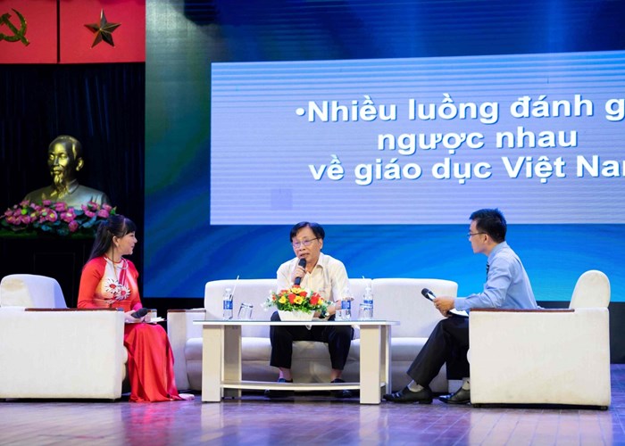 GS.TSKH Trần Ngọc Thêm giao lưu cùng sinh viên Văn hóa nhân Ngày hội Sách và Văn hóa đọc - Anh 1
