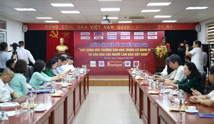 Thi đua xây dựng môi trường văn hóa trong cơ quan báo chí - Anh 1