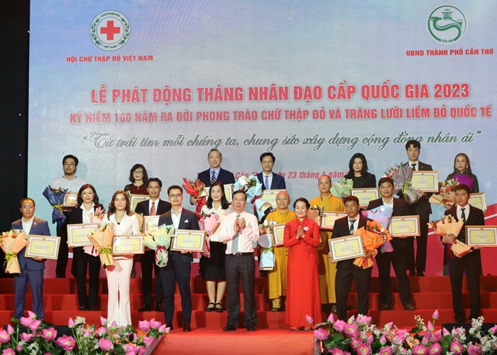 Chủ tịch nước Võ Văn Thưởng dự Lễ phát động Tháng nhân đạo năm 2023 tại Cần Thơ - Anh 4