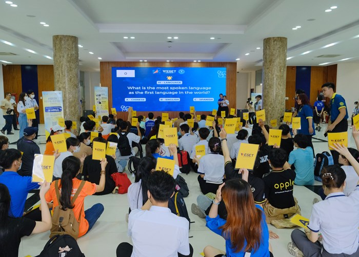 Ngày hội sinh viên với ngoại ngữ 2023 thu hút hơn 2.000 sinh viên tham gia - Anh 1