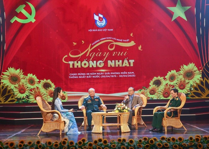 Chương trình giao lưu nghệ thuật Ngày vui thống nhất - Anh 4