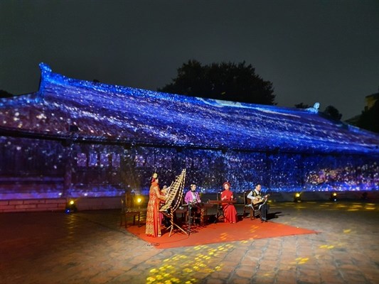 Kỳ vọng sớm tạo dấu ấn tour đêm ở Văn Miếu - Quốc Tử Giám - Anh 2