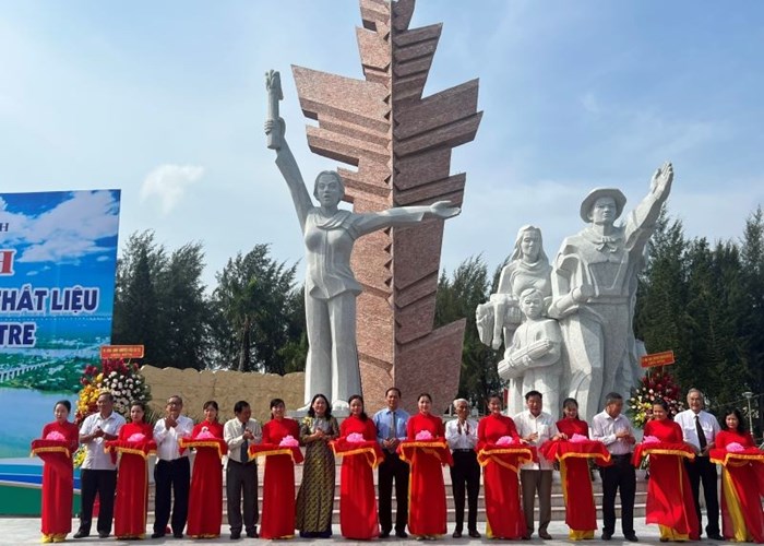 Bến Tre: Khánh thành công trình nâng cấp và chuyển chất liệu tượng đài Đồng Khởi - Anh 1