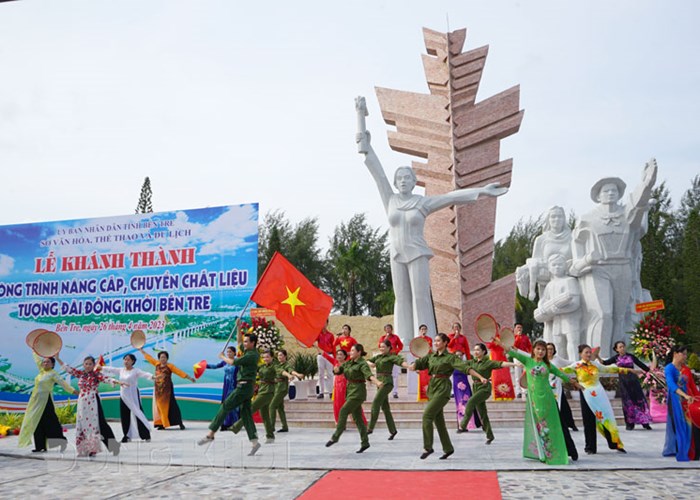 Bến Tre: Khánh thành công trình nâng cấp và chuyển chất liệu tượng đài Đồng Khởi - Anh 2