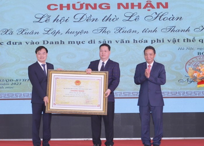Lễ hội đền thờ Lê Hoàn đón nhận danh hiệu Di sản văn hóa phi vật thể quốc gia - Anh 1