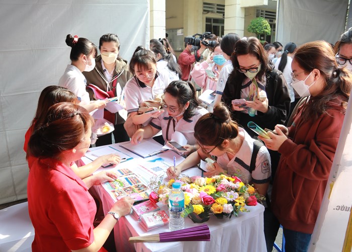 Ngày hội việc làm của sinh viên ngành giáo dục mầm non - Anh 1