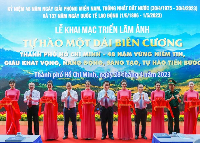 Triển lãm “Tự hào một dải biên cương” tại TP.HCM - Anh 1
