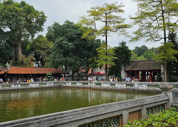 Văn Miếu - Quốc Tử Giám đón 10 ngàn khách mỗi ngày trong kỳ nghỉ lễ - Anh 4
