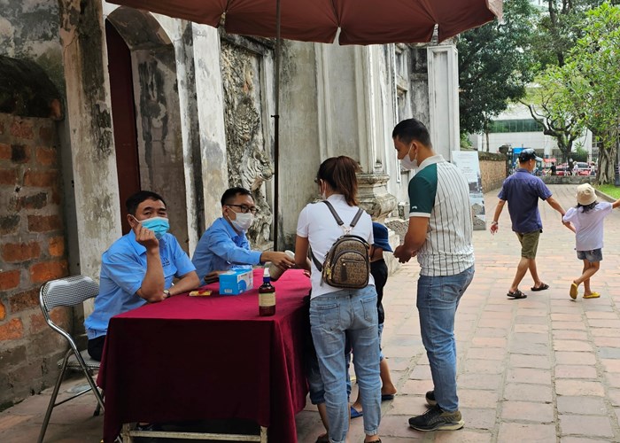 Văn Miếu - Quốc Tử Giám đón 10 ngàn khách mỗi ngày trong kỳ nghỉ lễ - Anh 5