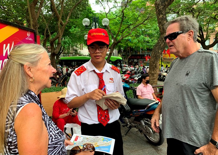 Hà Nội đón 719 nghìn lượt khách, thu 2.400 tỉ đồng trong 5 ngày nghỉ lễ - Anh 2