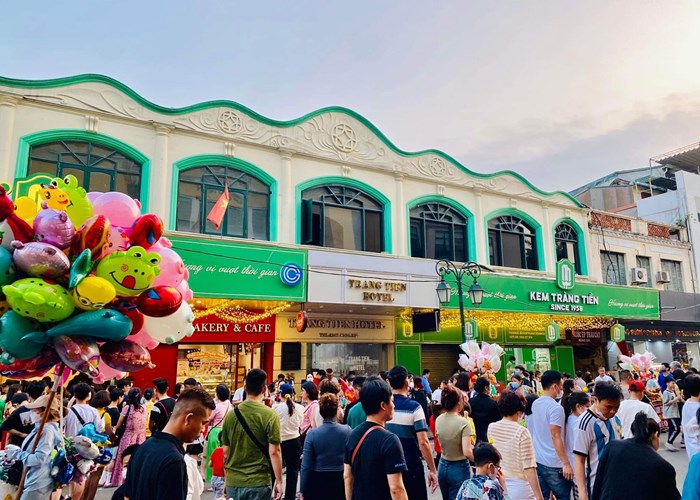 Hà Nội đón 719 nghìn lượt khách, thu 2.400 tỉ đồng trong 5 ngày nghỉ lễ - Anh 1