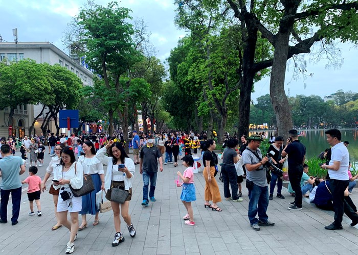 Cả nước đón trên 7,3 triệu lượt khách trong 5 ngày nghỉ lễ - Anh 3