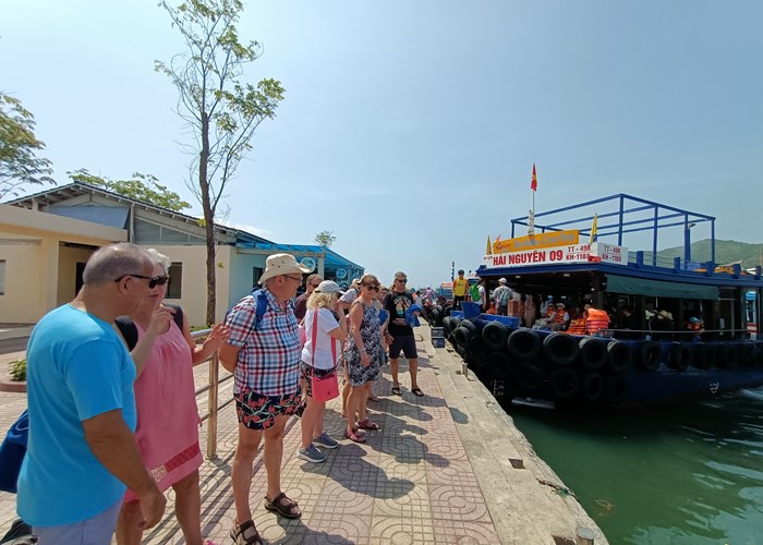Cả nước đón trên 7,3 triệu lượt khách trong 5 ngày nghỉ lễ - Anh 5