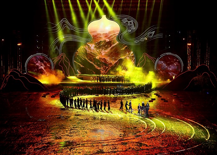 “Lễ hội Văn hoá và Du lịch Mường Lò 2022” nhận cúp Vàng giải thưởng Event Marketing Awards 2023 - Anh 2