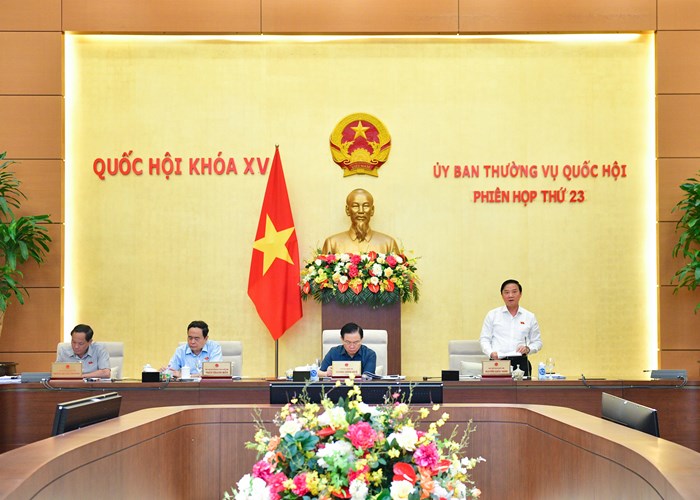 Ủy ban Thường vụ Quốc hội cho ý kiến về việc lấy phiếu tín nhiệm - Anh 1
