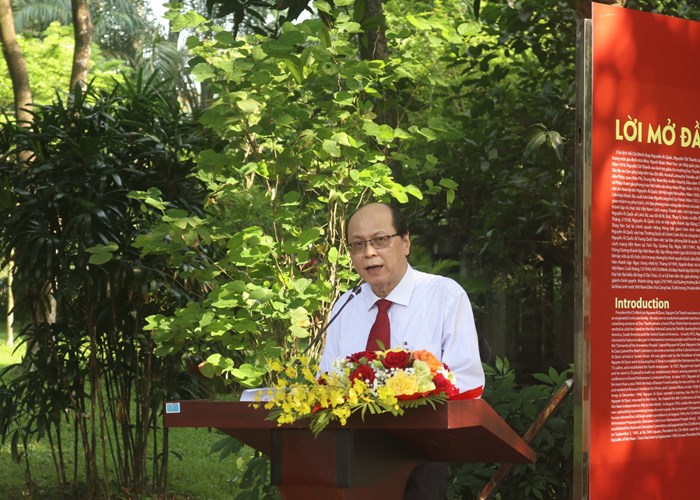 Triển lãm sưu tập chữ ký và bút tích của Chủ tịch Hồ Chí Minh giai đoạn 1945-1969 - Anh 3
