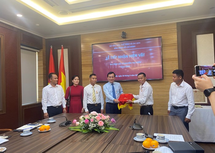 Bảo tàng Hồ Chí Minh tiếp nhận nhiều hiện vật quý - Anh 1