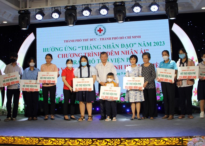 TP.HCM: “Đêm nhân ái” vận động ủng hộ kinh phí chăm lo các hoàn cảnh khó khăn - Anh 2