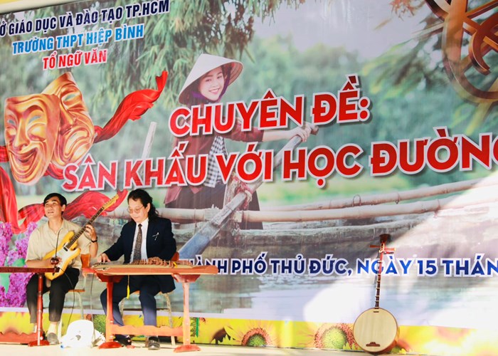 Giao lưu, tìm hiểu về Đờn ca tài tử trong học sinh, sinh viên - Anh 3