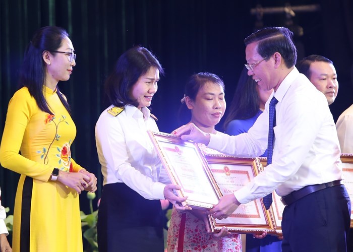 TP.HCM: Biểu dương 302 tập thể, cá nhân xuất sắc trong học tập và làm theo Bác - Anh 1