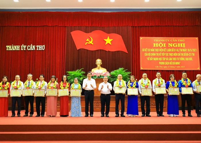 Cần Thơ: Tuyên dương 62 điển hình tiêu biểu học tập và làm theo Bác - Anh 1