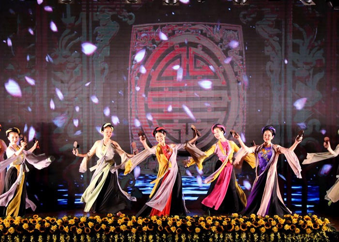Xây dựng văn hoá, con người Hà Nội tạo động lực cho sự phát triển đất nước - Anh 8