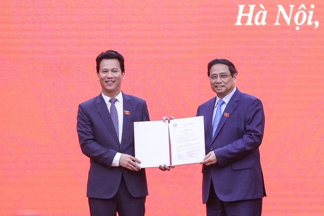 Thủ tướng trao Quyết định bổ nhiệm tân Bộ trưởng Bộ Tài nguyên và Môi trường - Anh 1