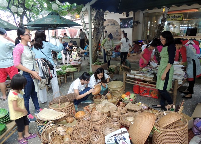 Phiên chợ “Hành động xanh”: Ý tưởng thiết thực vì môi trường - Anh 1