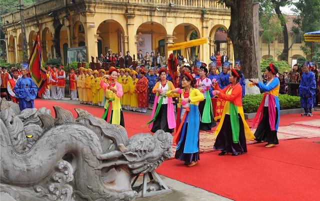 Hà Nội: Phát triển KT-XH đi đôi với bảo tồn, phát huy giá trị văn hóa - Anh 1