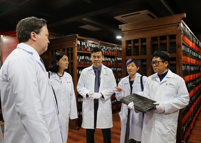 Hoàn thành Dự án Bảo tồn khẩn cấp Mộc bản triều Nguyễn - Anh 2