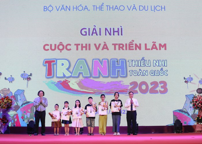 Trao giải thưởng cuộc thi và khai mạc triển lãm Tranh thiếu nhi toàn quốc năm 2023 - Anh 5