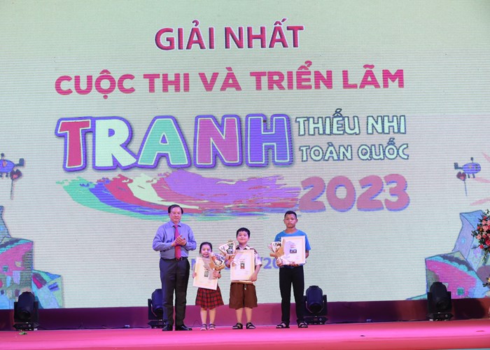 Trao giải thưởng cuộc thi và khai mạc triển lãm Tranh thiếu nhi toàn quốc năm 2023 - Anh 4