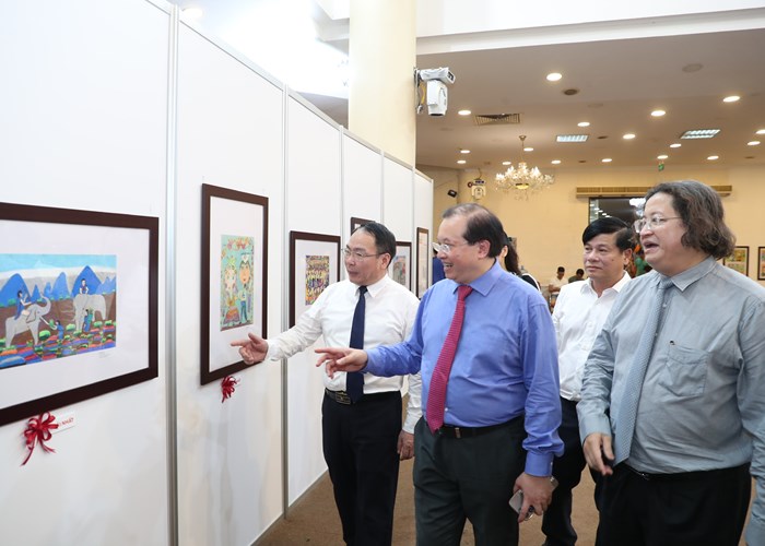 Trao giải thưởng cuộc thi và khai mạc triển lãm Tranh thiếu nhi toàn quốc năm 2023 - Anh 3