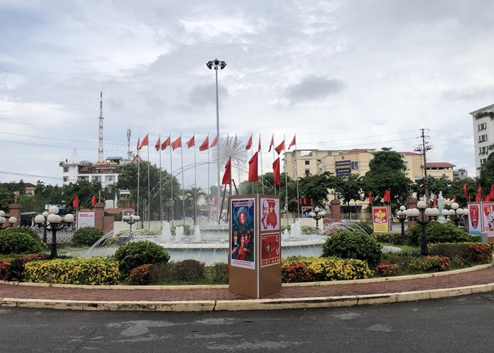 Triển lãm tranh cổ động kỷ niệm 75 năm phong trào thi đua yêu nước - Anh 3