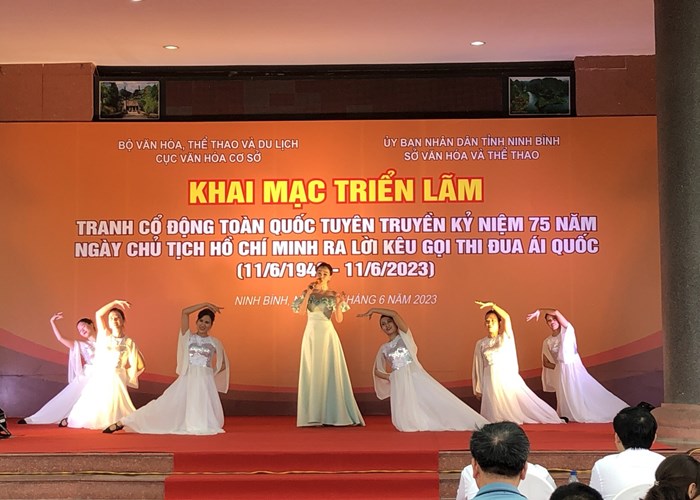 Triển lãm tranh cổ động kỷ niệm 75 năm phong trào thi đua yêu nước - Anh 4