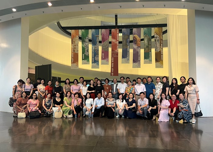 Khảo sát thực tế về công nghiệp văn hoá tại Bảo tàng Hà Nội - Anh 2