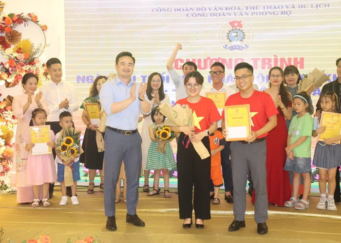 Phát động Quỹ khuyến học Văn phòng Bộ VHTTDL - Anh 13