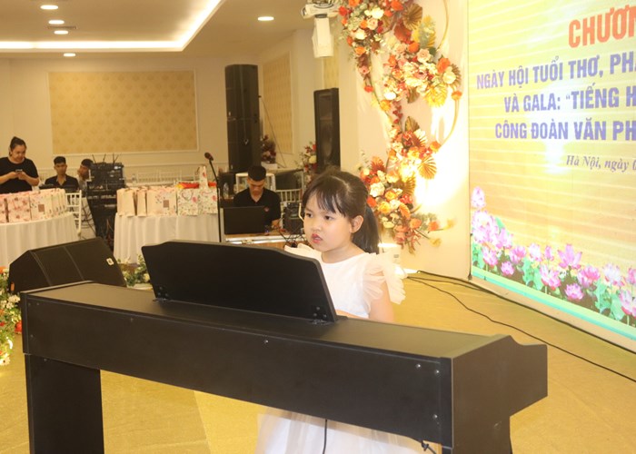Phát động Quỹ khuyến học Văn phòng Bộ VHTTDL - Anh 8