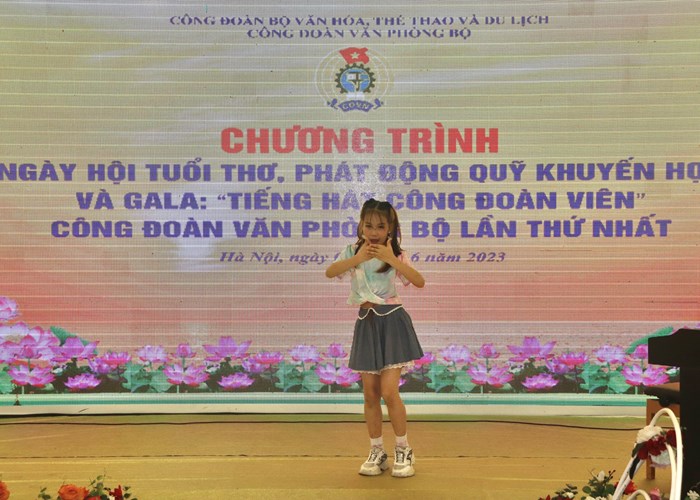 Phát động Quỹ khuyến học Văn phòng Bộ VHTTDL - Anh 9