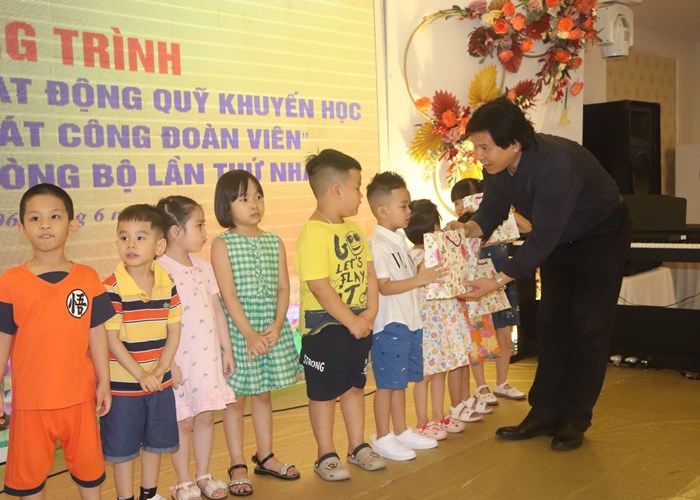 Phát động Quỹ khuyến học Văn phòng Bộ VHTTDL - Anh 6