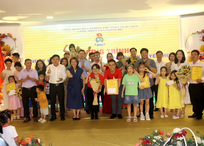 Phát động Quỹ khuyến học Văn phòng Bộ VHTTDL - Anh 15