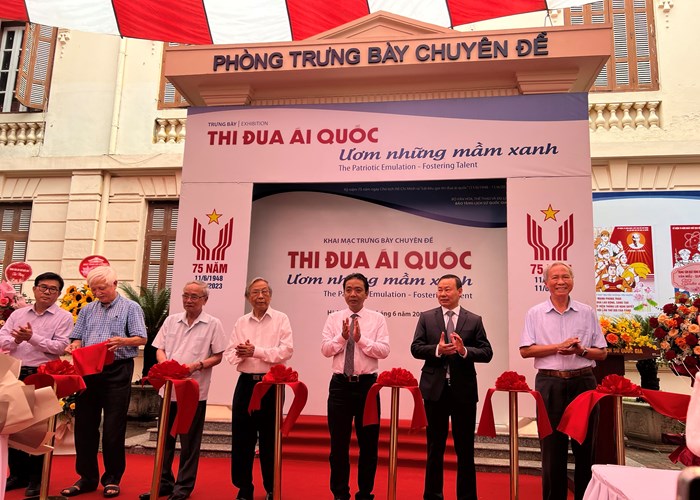 Khai mạc trưng bày chuyên đề 