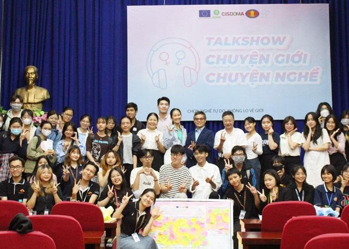 Chọn nghề tự do, không ngại về giới - Anh 2