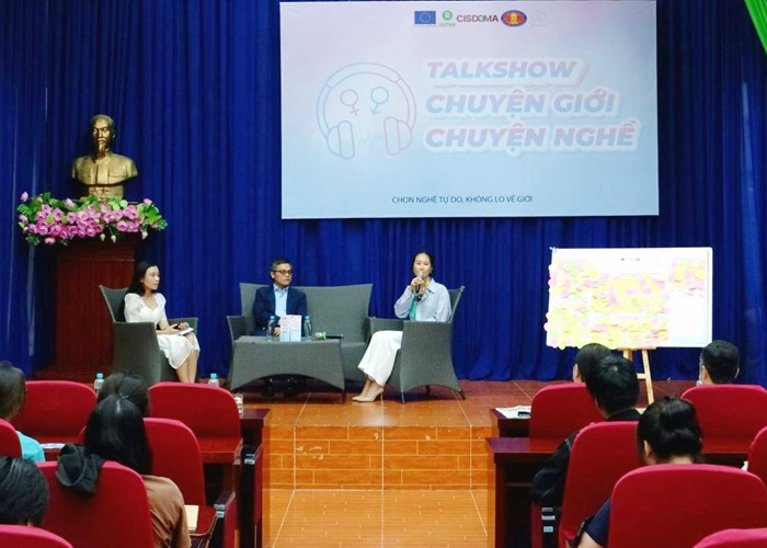 Chọn nghề tự do, không ngại về giới - Anh 1