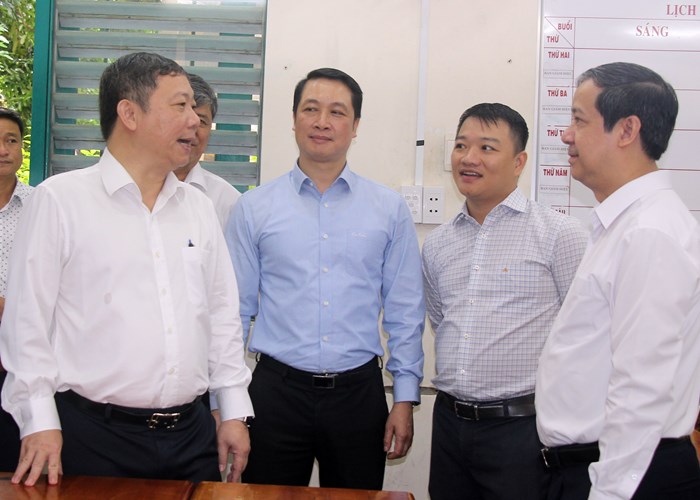 Đoàn công tác Bộ GD&ĐT làm việc về chuẩn bị thi tốt nghiệp THPT tại TP.HCM - Anh 3