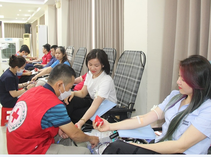 Ngày hội “Giọt hồng doanh nhân trẻ Thanh Hoá” - Anh 2